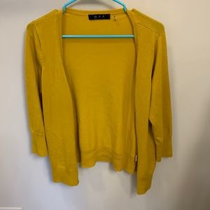 Mustard cardigan 🤩